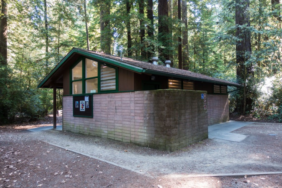 Redwood: Bathroom at Jedediah Smith Campground