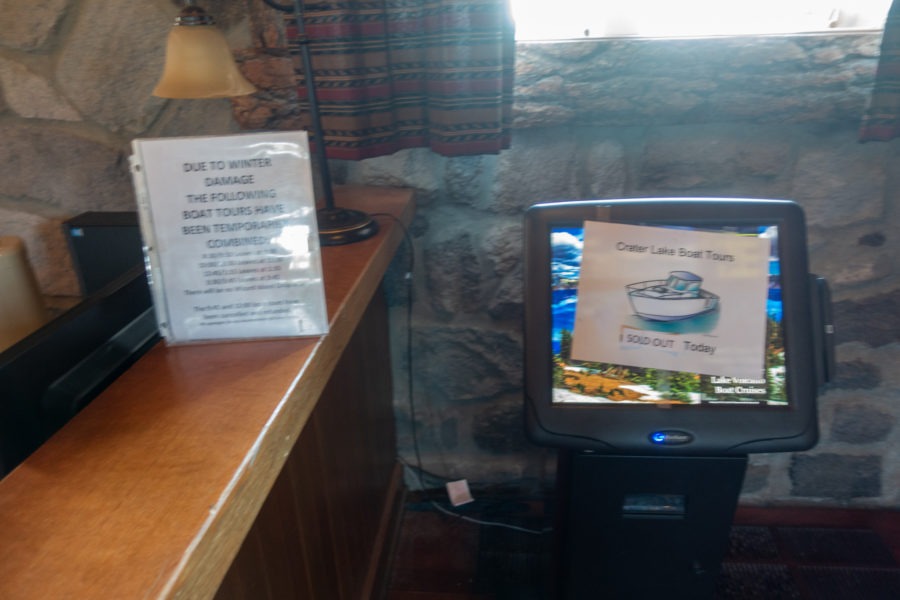 Crater Lake: Boat Kiosk in Crater Lake Lodge
