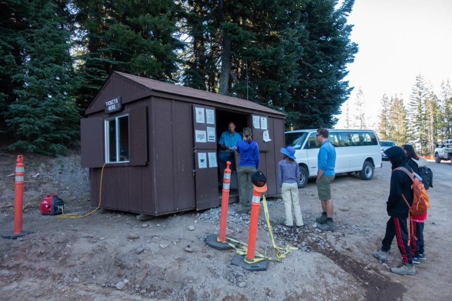 Crater Lake: Kiosk at the top of Cleetwood Cove