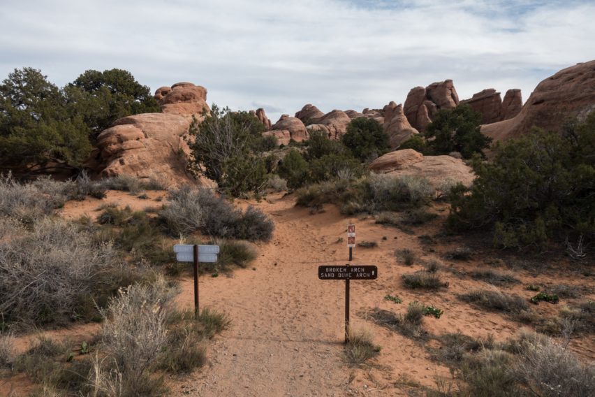 Arches: Broken Arch Trail Near Site 51 in Devils Garden Campground