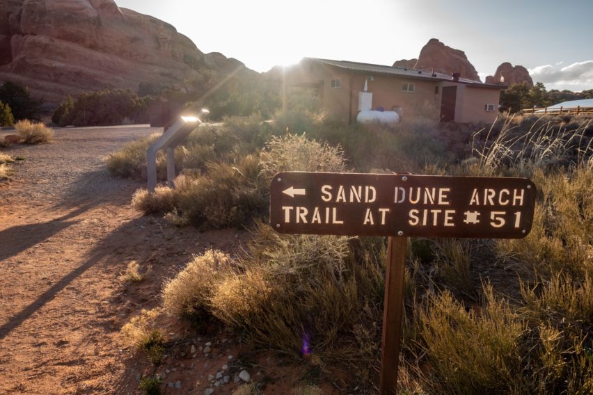 Arches: Broken Arch Trail Near Site 39 in Devils Garden Campground