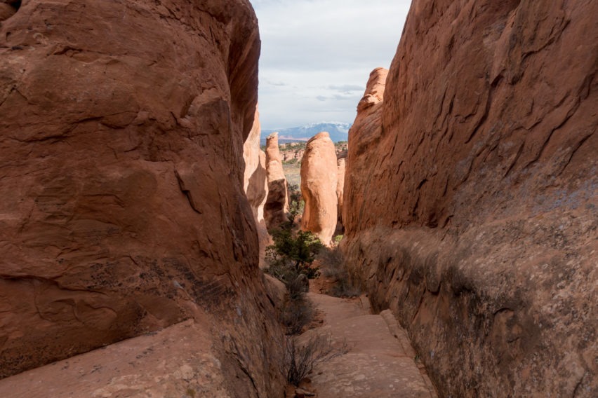Arches: Through Fins on Broken Arch Trail