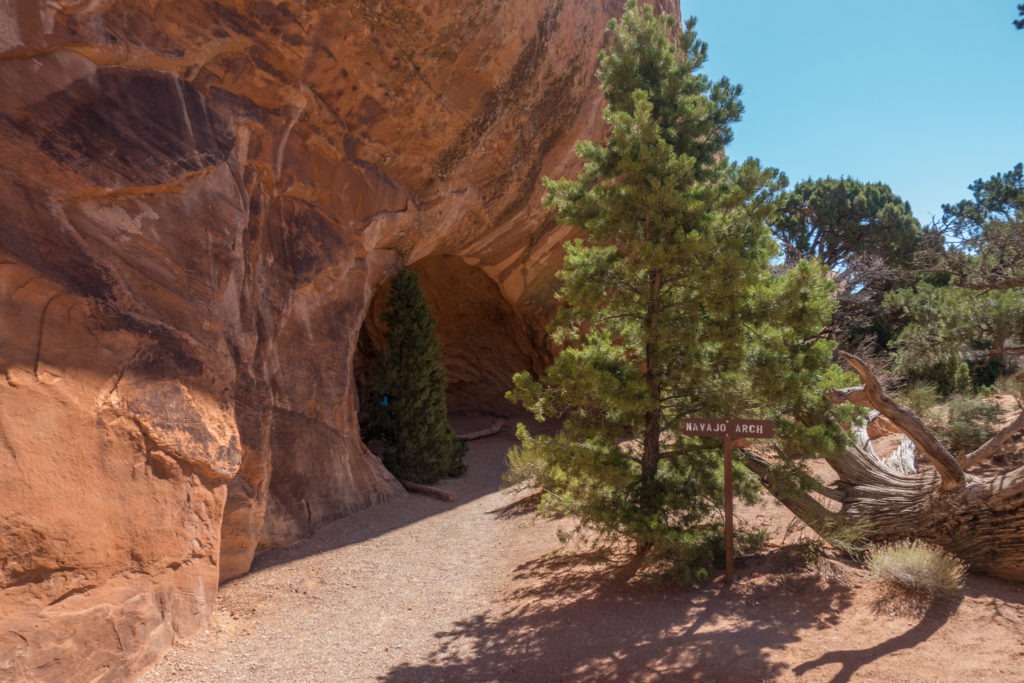 Arches: Navajo Arch in Devils Garden