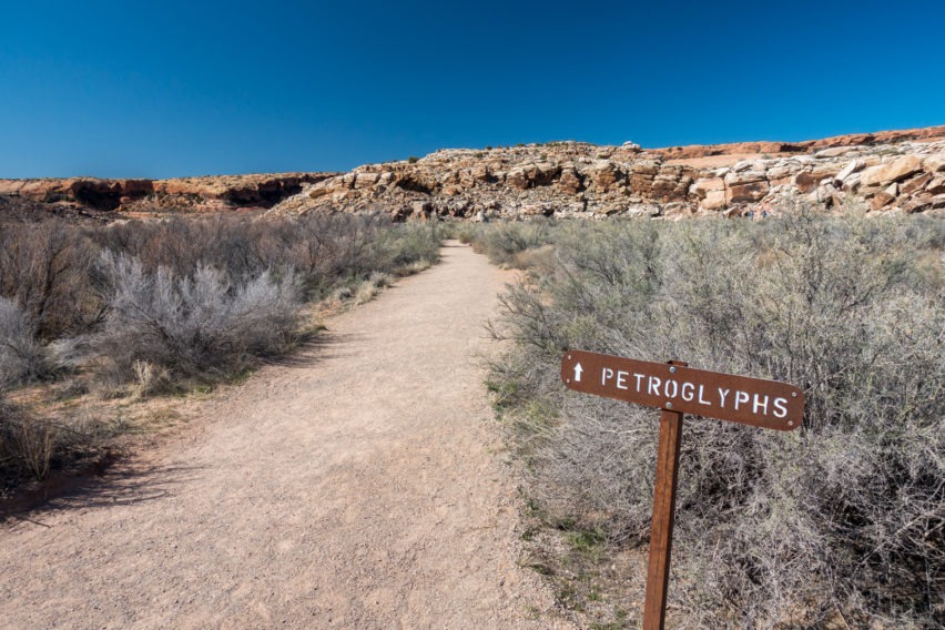 Arches: Side Trail to Ute Petroglyphs